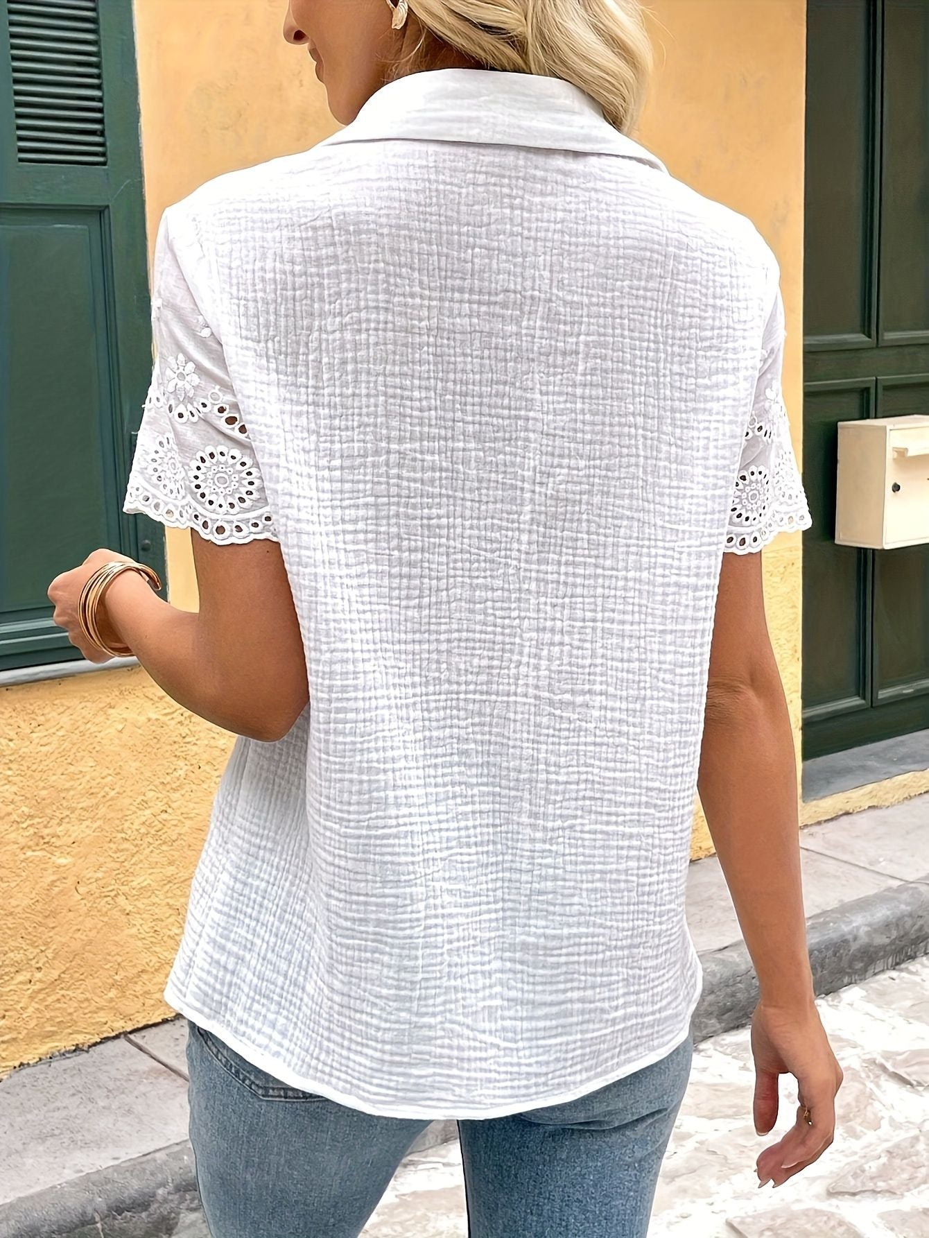 Dames blouse met kantborduurwerk